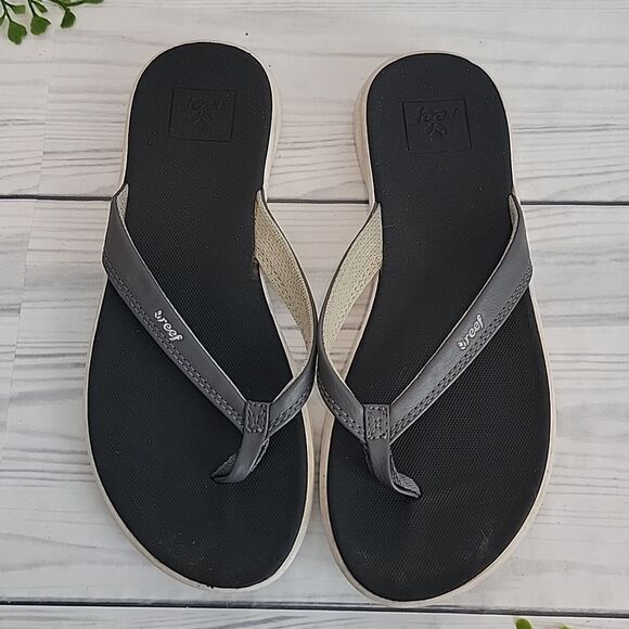 Reef Women's Black Flip Flops Size S - Picture 2 of 9